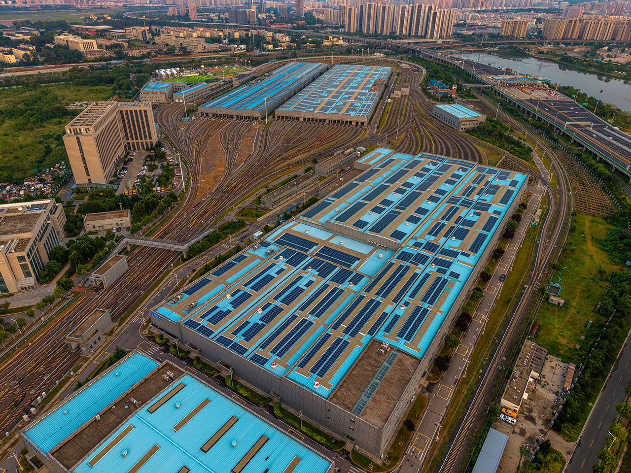 地铁车辆段光伏应用 从轻量化改造到多能协同 